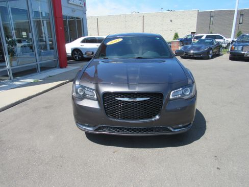 Used 2017 Chrysler 300 S w/ 300S Premium Group AWD/4WD image 3