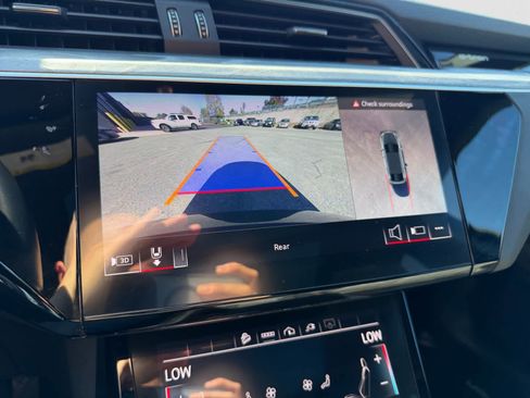 Used 2024 Audi Q8 e-tron Premium Plus w/ Premium Plus Package image 21