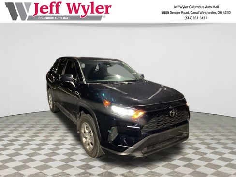 Used 2022 Toyota RAV4 LE image 1