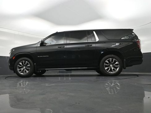 Used 2022 Chevrolet Suburban LT w/ Luxury Package RWD image 24