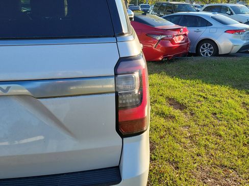 Used 2019 Ford Expedition Platinum image 17