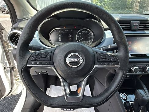 Used 2025 Nissan Versa SV FWD image 19
