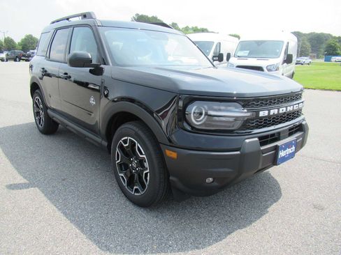 New 2025 Ford Bronco Sport Outer Banks image 3