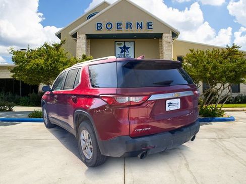 Used 2019 Chevrolet Traverse LT FWD image 3
