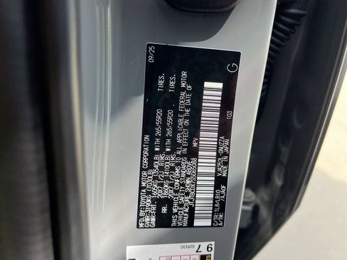 Used 2025 Lexus GX 550 w/ Cold Area Package AWD/4WD image 24