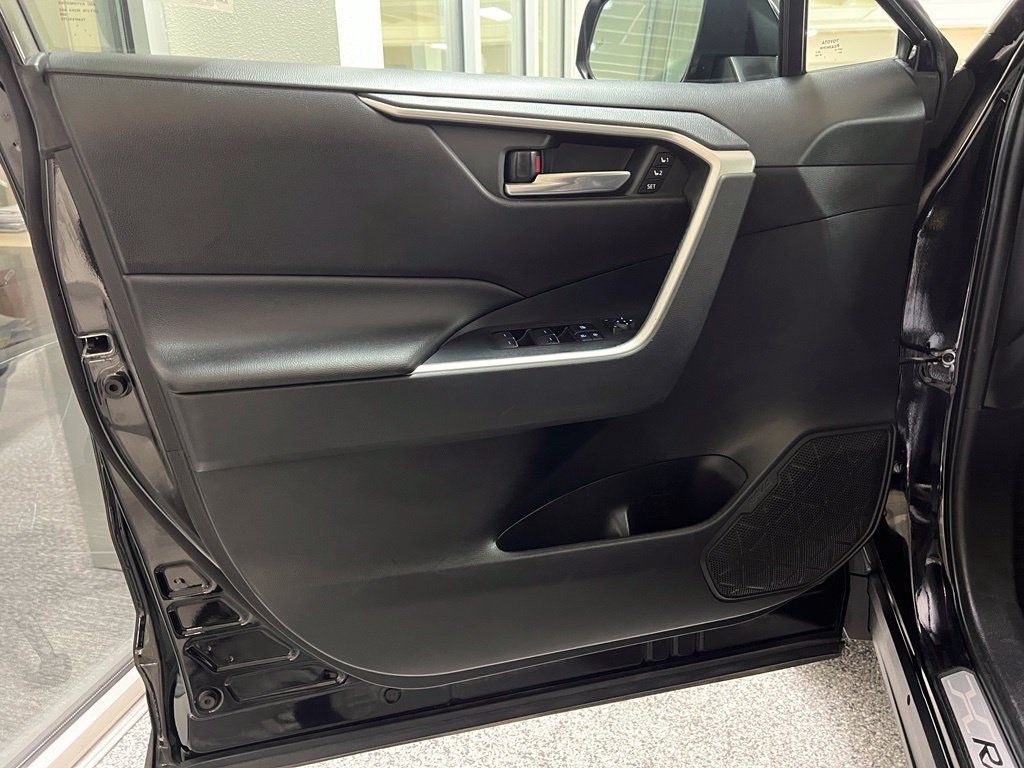 Used 2022 Toyota RAV4 XLE Premium AWD/4WD image 42
