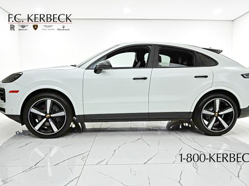 Used 2024 Porsche Cayenne Coupe AWD/4WD image 3