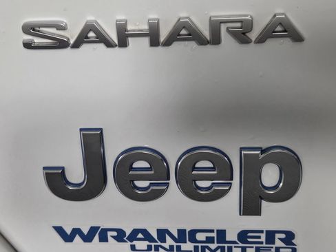 Used 2022 Jeep Wrangler Unlimited Sahara AWD/4WD image 10