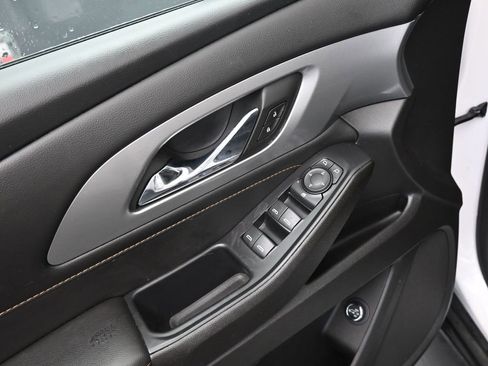 Used 2021 Chevrolet Traverse LT image 28