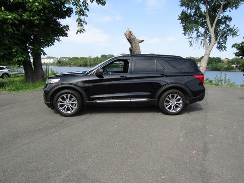 Used 2020 Ford Explorer XLT w/ Equipment Group 202A AWD/4WD image 3