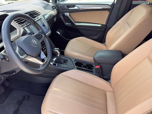 Used 2023 Volkswagen Tiguan SE image 11