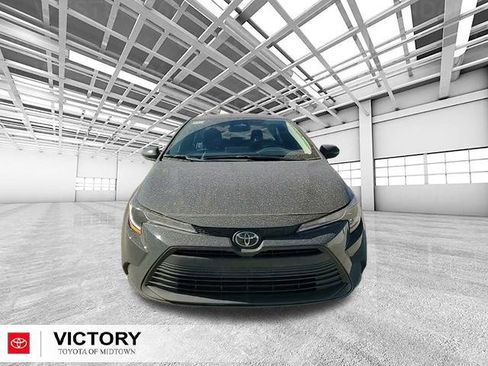 Used 2025 Toyota Corolla LE image 9