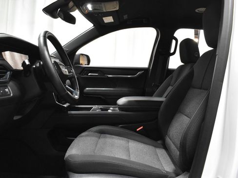 Used 2025 GMC Acadia Elevation image 3