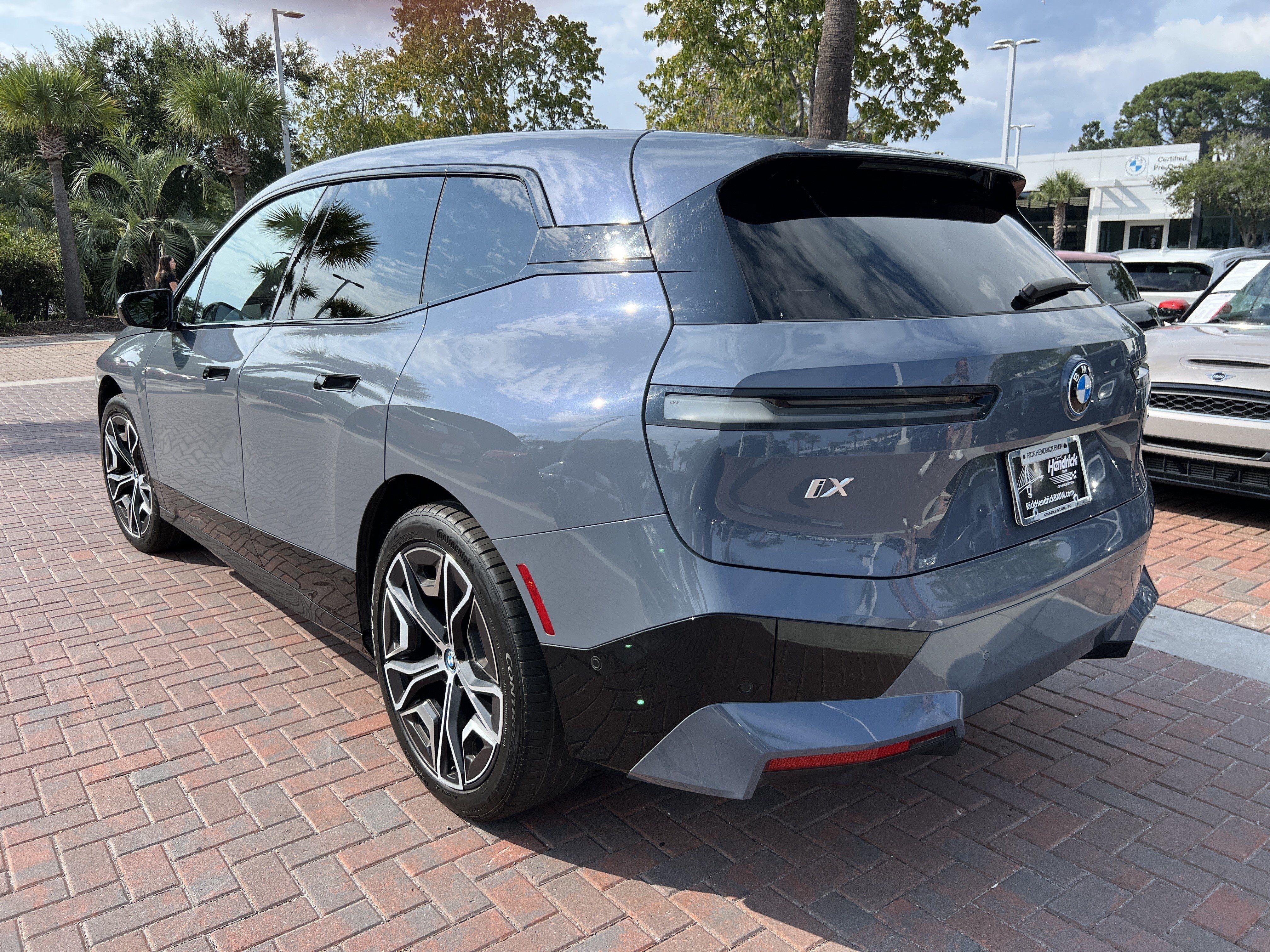 Used 2024 BMW iX xDrive50 w/ Premium Package AWD/4WD image 29