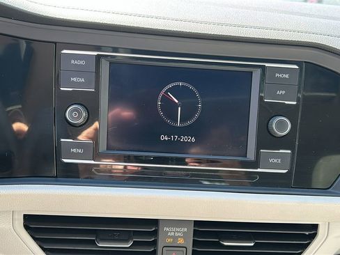 Used 2023 Volkswagen Jetta SE w/ Panoramic Sunroof Package FWD image 15