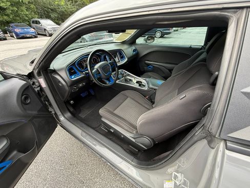 Used 2019 Dodge Challenger SXT image 7