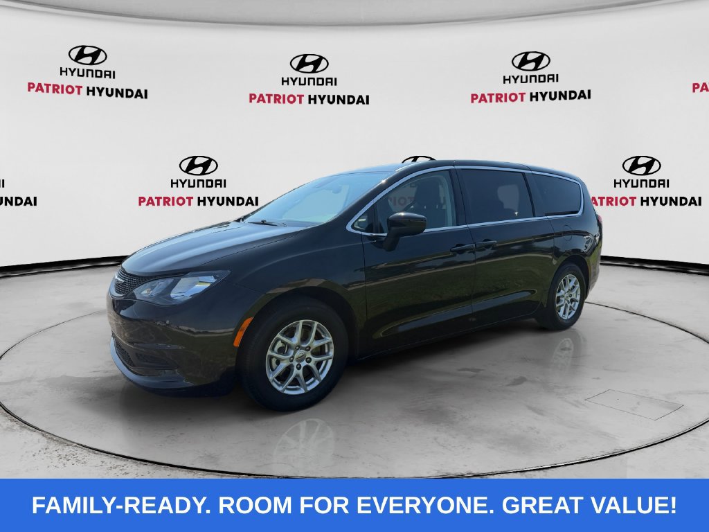 Used 2023 Chrysler Voyager LX FWD image 7