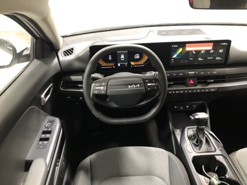 New 2025 Kia K4 LX image 26