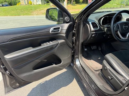 Used 2015 Jeep Grand Cherokee Altitude AWD/4WD image 11