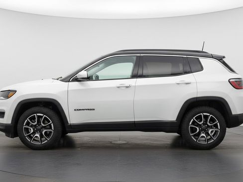 Used 2025 Jeep Compass Trailhawk image 5