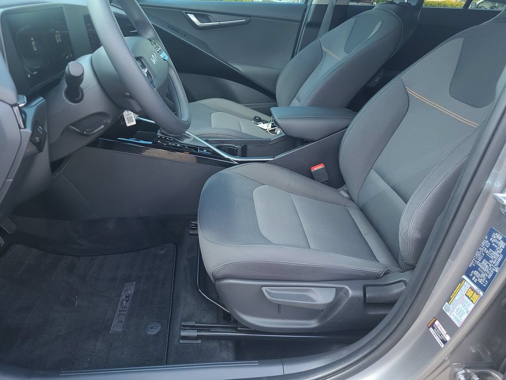 Used 2025 Kia Niro LX FWD image 14