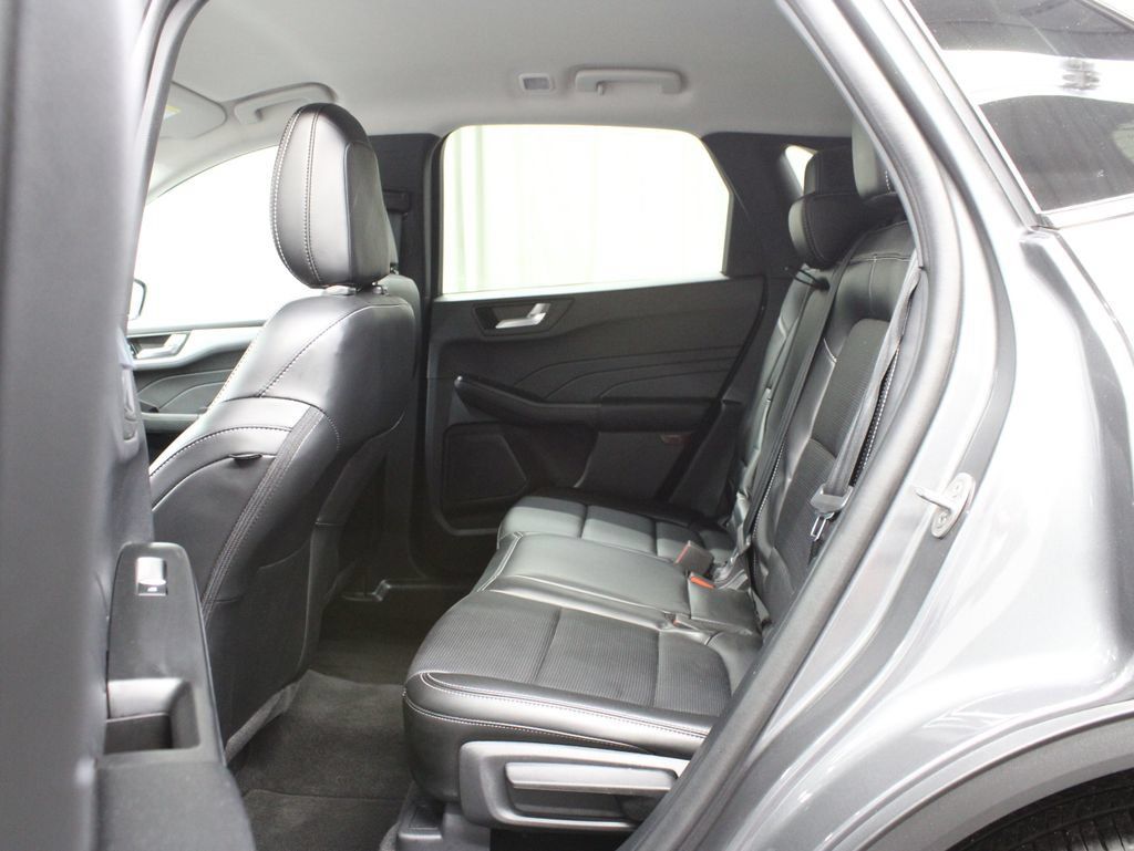 Used 2025 Ford Escape Platinum AWD/4WD image 16