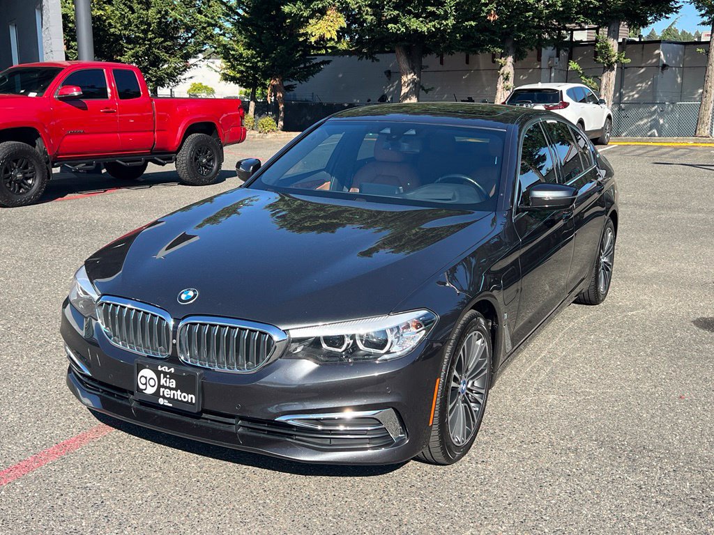 Used 2019 BMW 530e w/ Premium Package RWD image 3