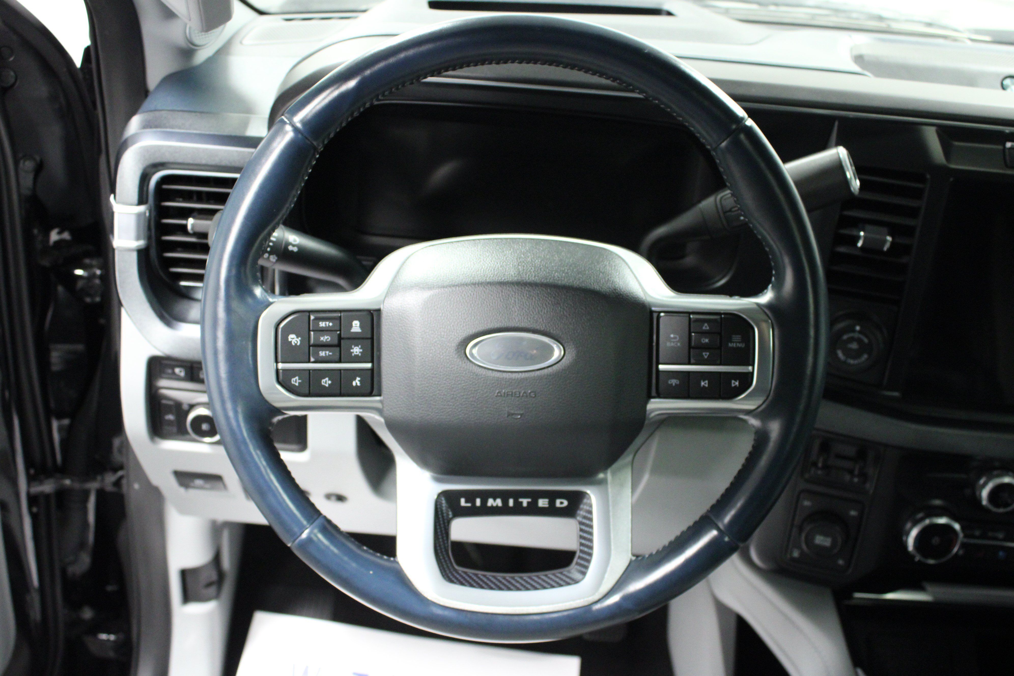 Used 2024 Ford F350 Limited w/ FX4 Off-Road Package AWD/4WD image 17
