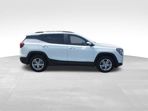 Used 2024 GMC Terrain SLE w/ Driver Convenience Package FWD image 11
