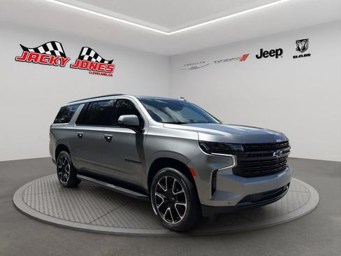 Used 2023 Chevrolet Suburban RST w/ Luxury Package AWD/4WD image 13