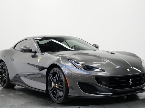 Used 2019 Ferrari Portofino RWD image 3