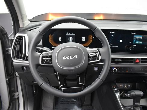 Used 2025 Kia Sorento S FWD image 28