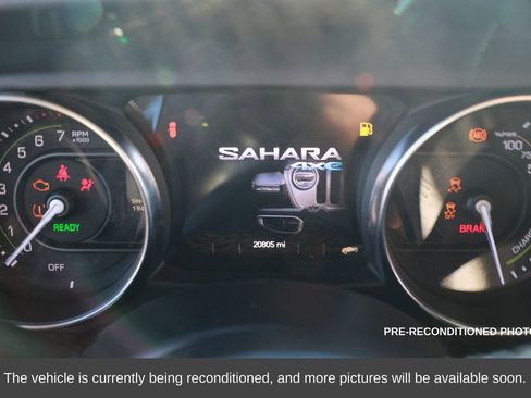 Used 2022 Jeep Wrangler Unlimited Sahara w/ Cold Weather Group image 16