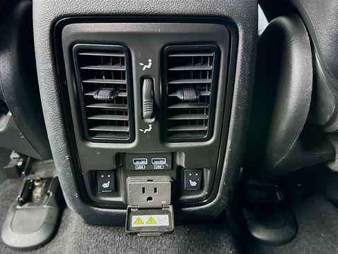 Used 2023 Dodge Durango GT RWD image 17