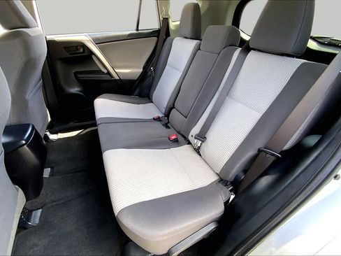 Used 2015 Toyota RAV4 LE FWD image 20