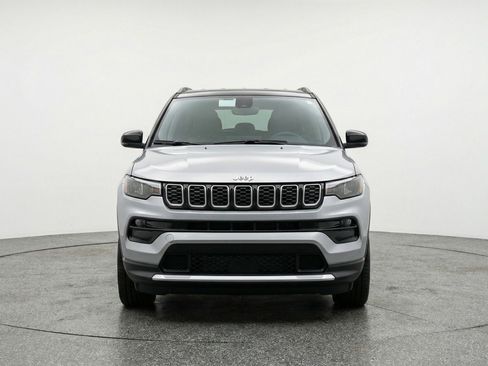 Used 2025 Jeep Compass Limited AWD/4WD image 2