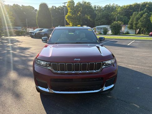 Used 2025 Jeep Grand Cherokee L Limited w/ Luxury Tech Group II AWD/4WD image 8