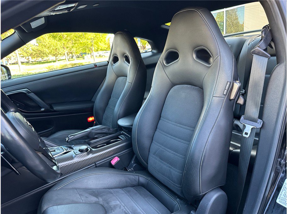 Used 2018 Nissan GT-R Premium AWD/4WD image 45