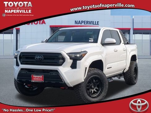 Used 2025 Toyota Tacoma SR5 image 1