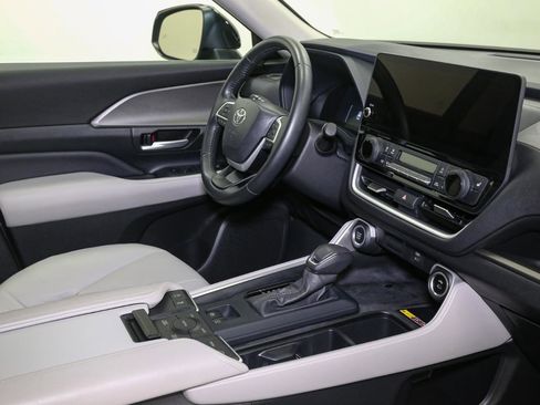 Used 2024 Toyota Grand Highlander AWD image 20