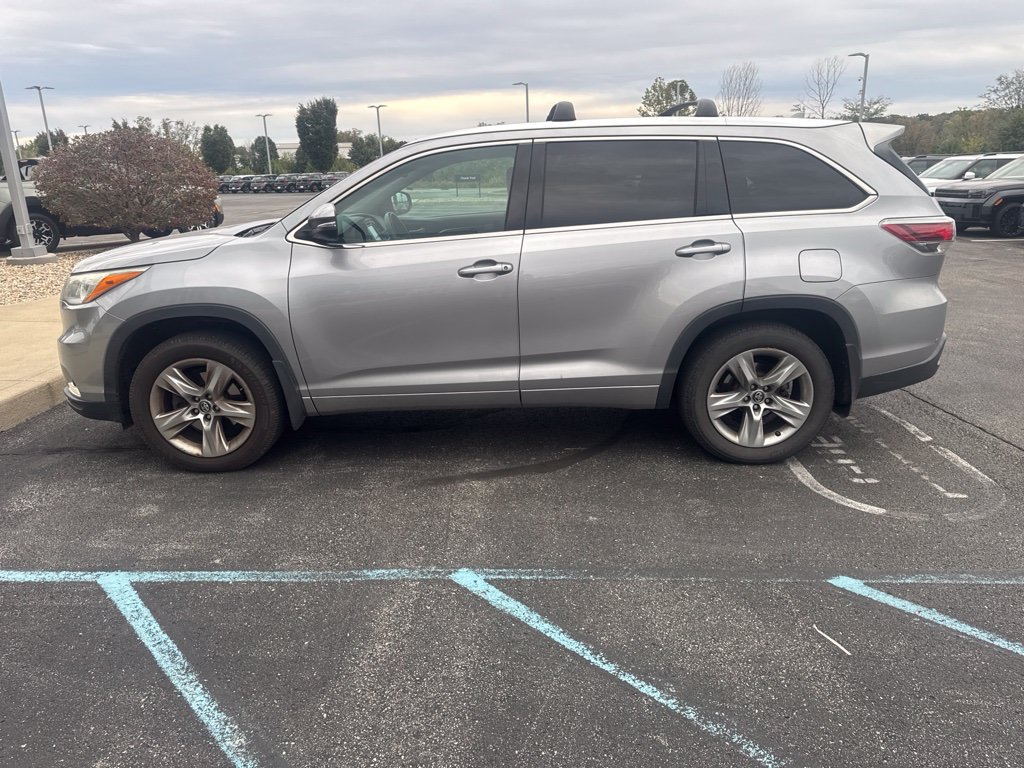 Used 2016 Toyota Highlander Limited AWD/4WD image 7