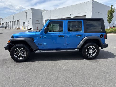 Used 2024 Jeep Wrangler Unlimited Sport AWD/4WD image 6