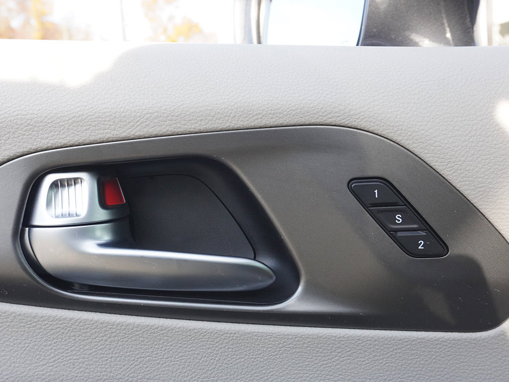 Used 2022 Chrysler Pacifica Touring-L FWD image 39
