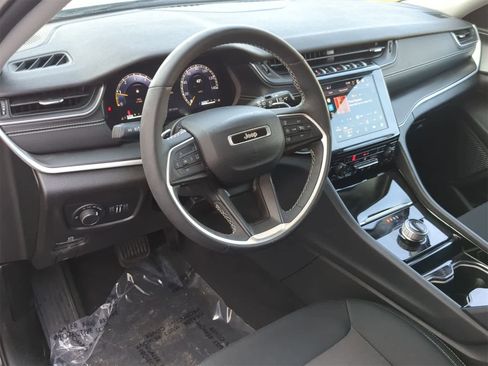 Used 2023 Jeep Grand Cherokee Laredo w/ Luxury Tech Group I image 10