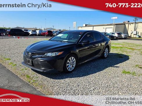 Used 2019 Toyota Camry LE image 4