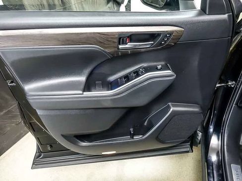 Used 2022 Toyota Highlander Limited AWD/4WD image 23