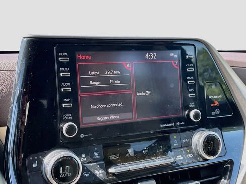 Used 2020 Toyota Highlander XLE FWD image 15