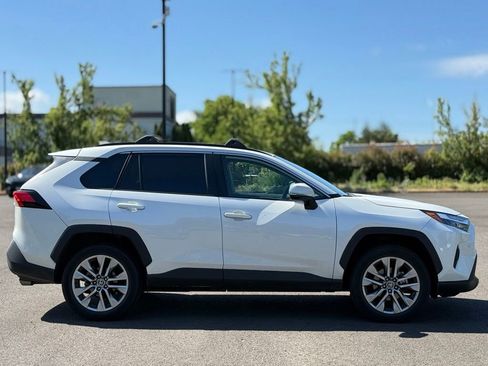 Used 2022 Toyota RAV4 XLE Premium AWD/4WD image 6