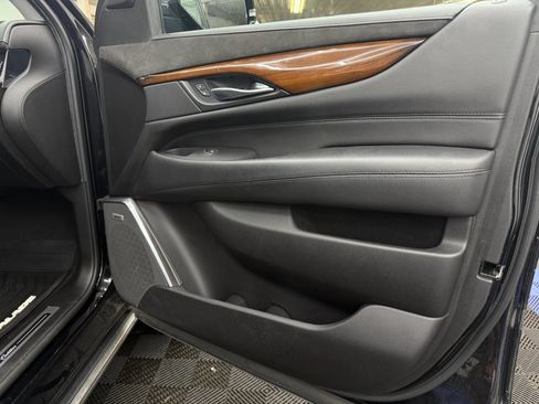 Used 2018 Cadillac Escalade Premium Luxury w/ LPO, Radiant Package AWD/4WD image 5