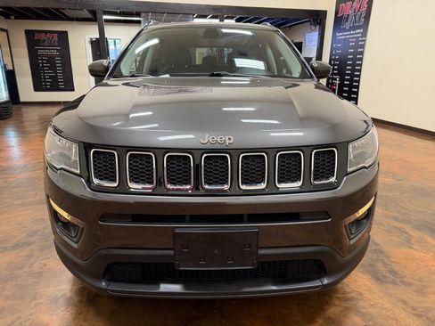 Used 2019 Jeep Compass Latitude w/ Cold Weather Group AWD/4WD image 4